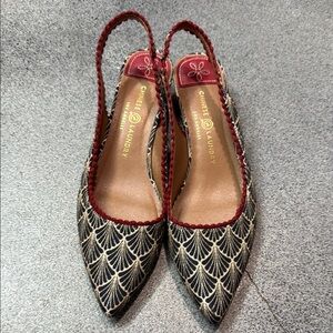 Chinese Laundry Mango Pump Navy Blue and Tan with Red Detail size 11